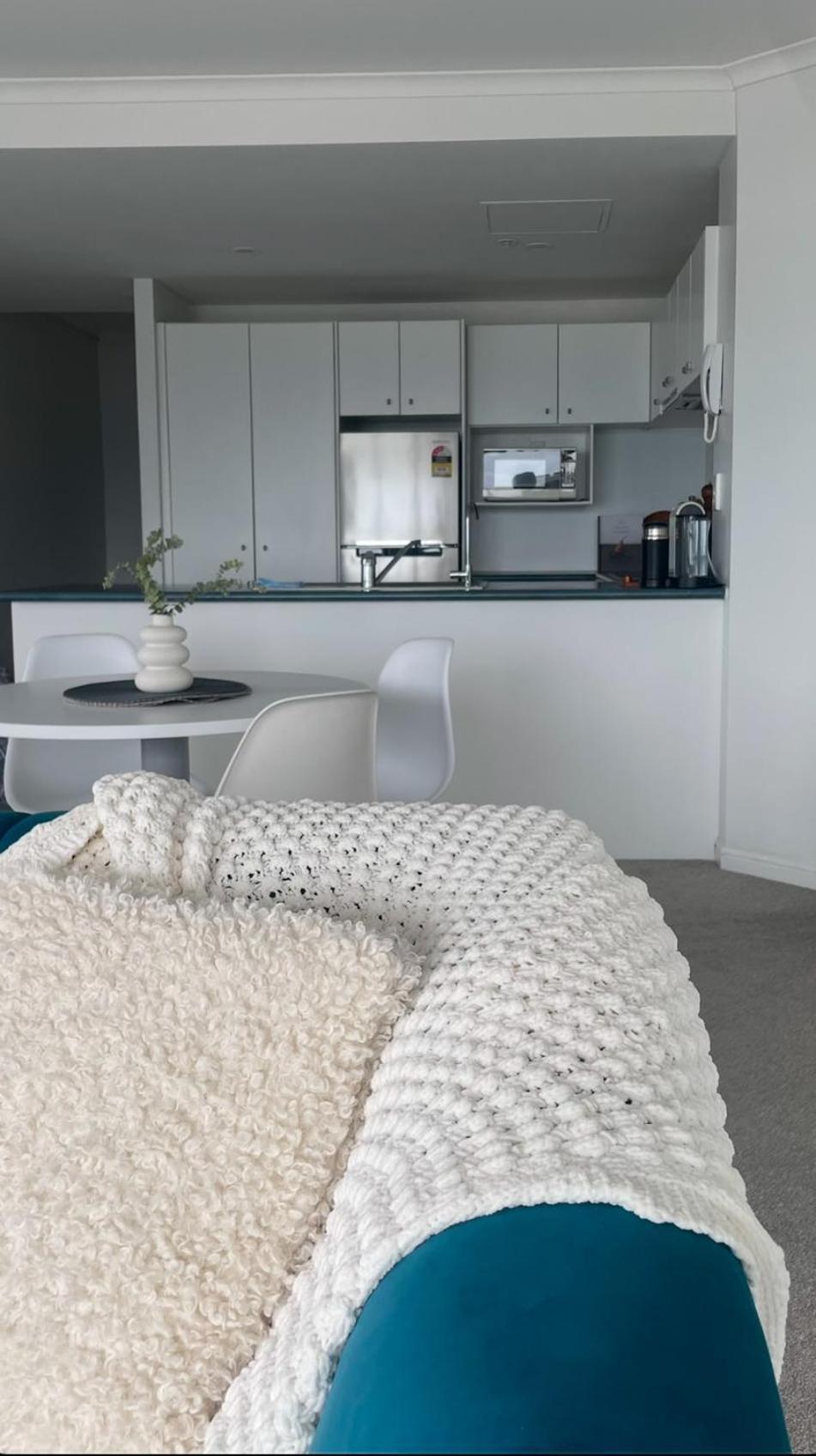 Spacious Apartment At Unbeatable Location With Breathtaking Views And Free Parking Apartment *