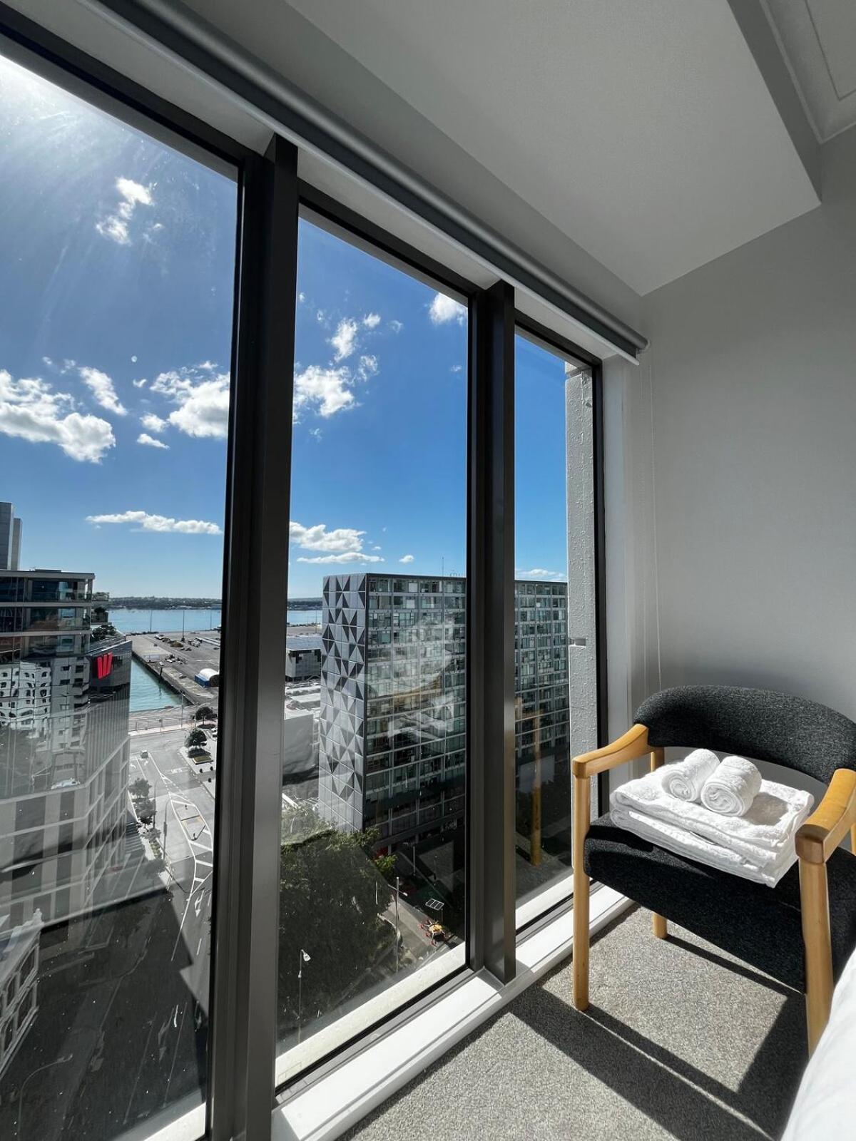 Spacious Apartment At Unbeatable Location With Breathtaking Views And Free Parking Apartment Auckland