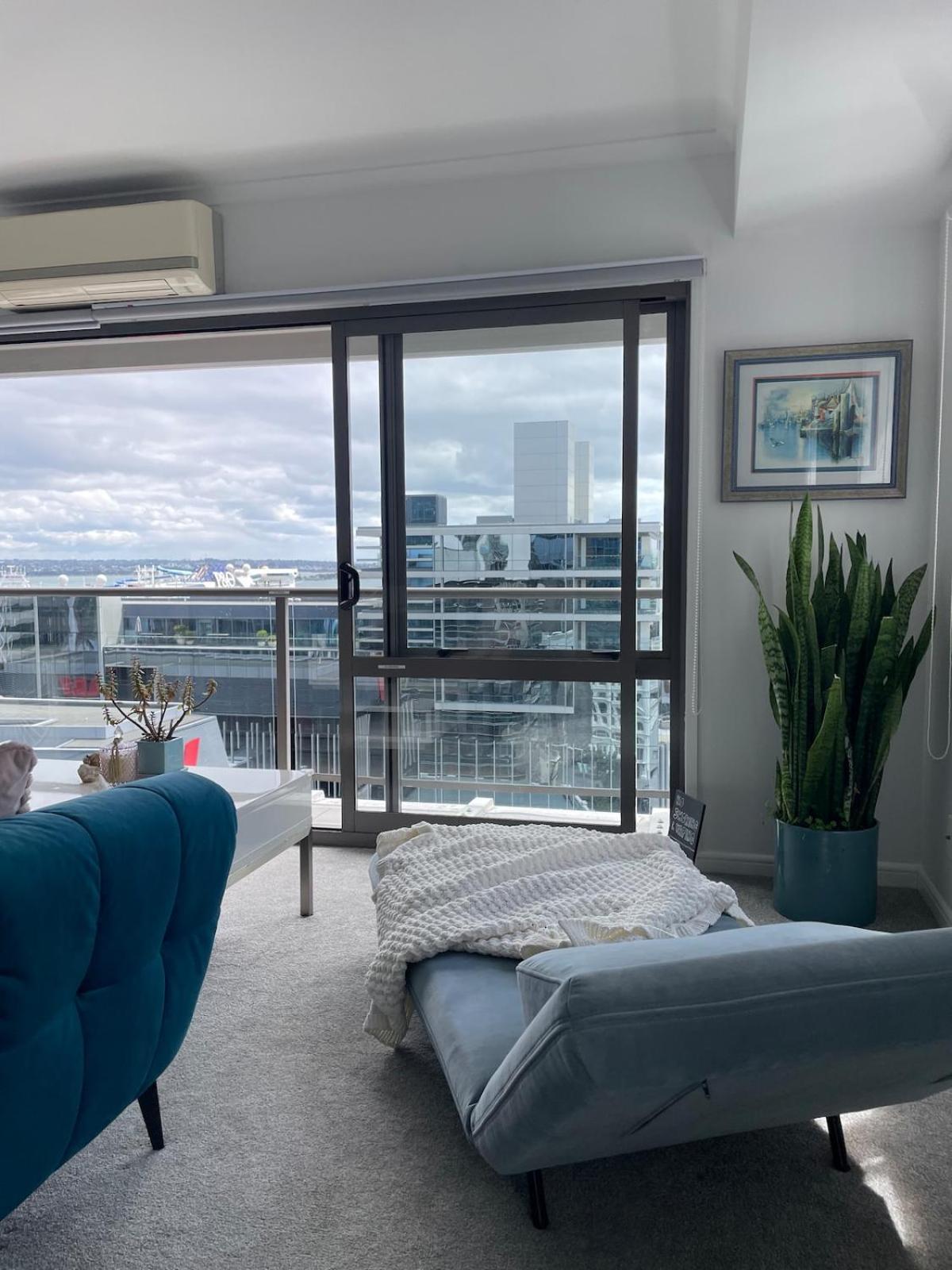 Spacious Apartment At Unbeatable Location With Breathtaking Views And Free Parking Apartment