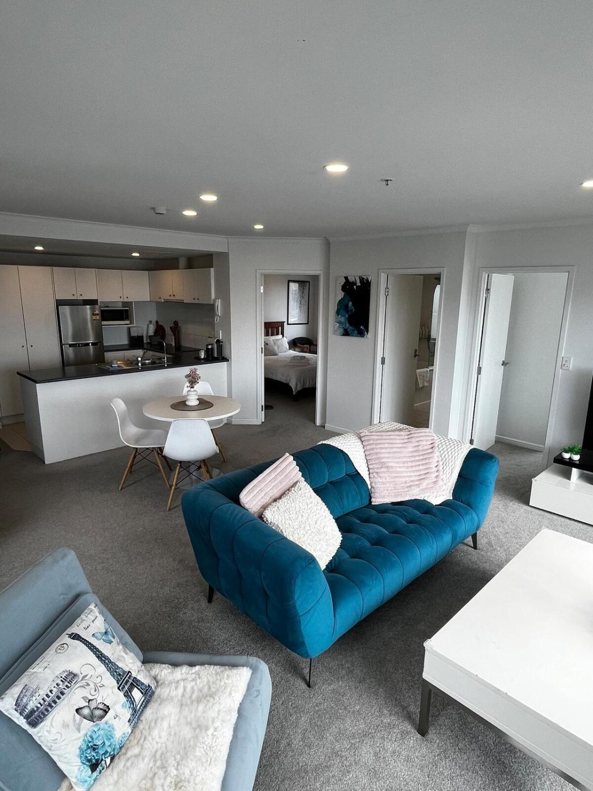 Spacious Apartment At Unbeatable Location With Breathtaking Views And Free Parking Apartment
