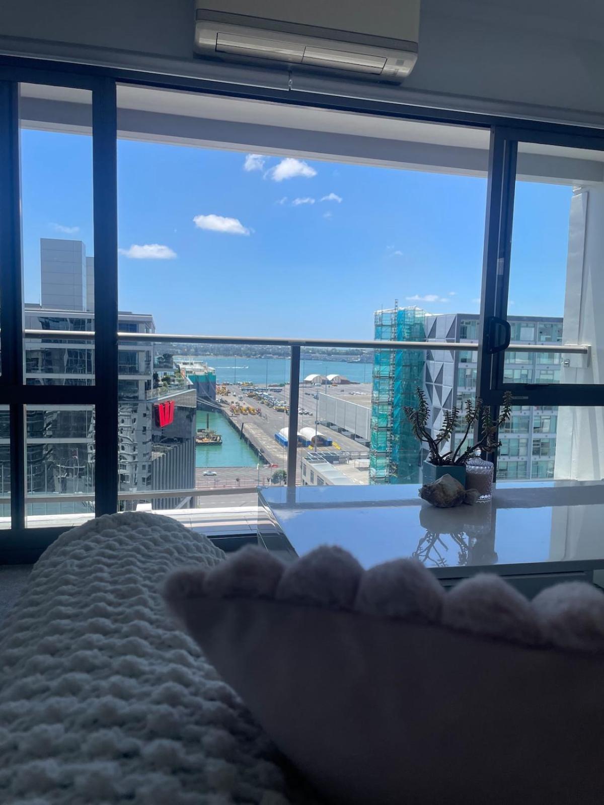 Spacious At Unbeatable Location With Breathtaking Views And Free Parking Auckland